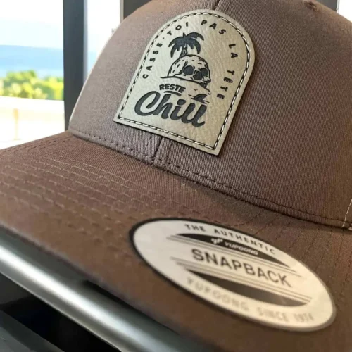 Casquette Casse toi pas la tête reste chill patch cuir – Image 2