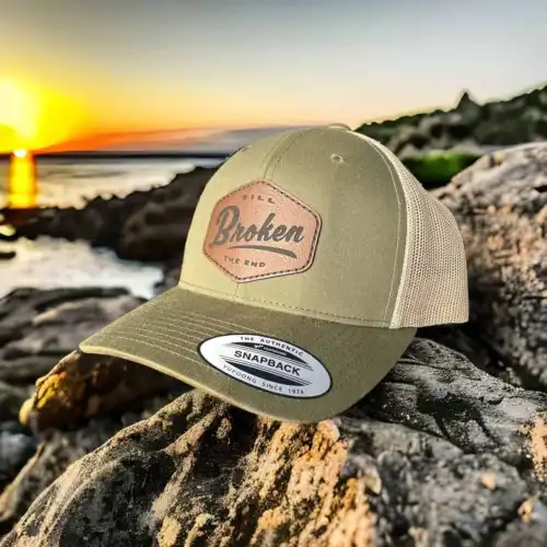 Casquette Broken till the end patch cuir